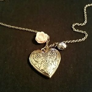 Beautiful Heart Locket Necklace! ❤